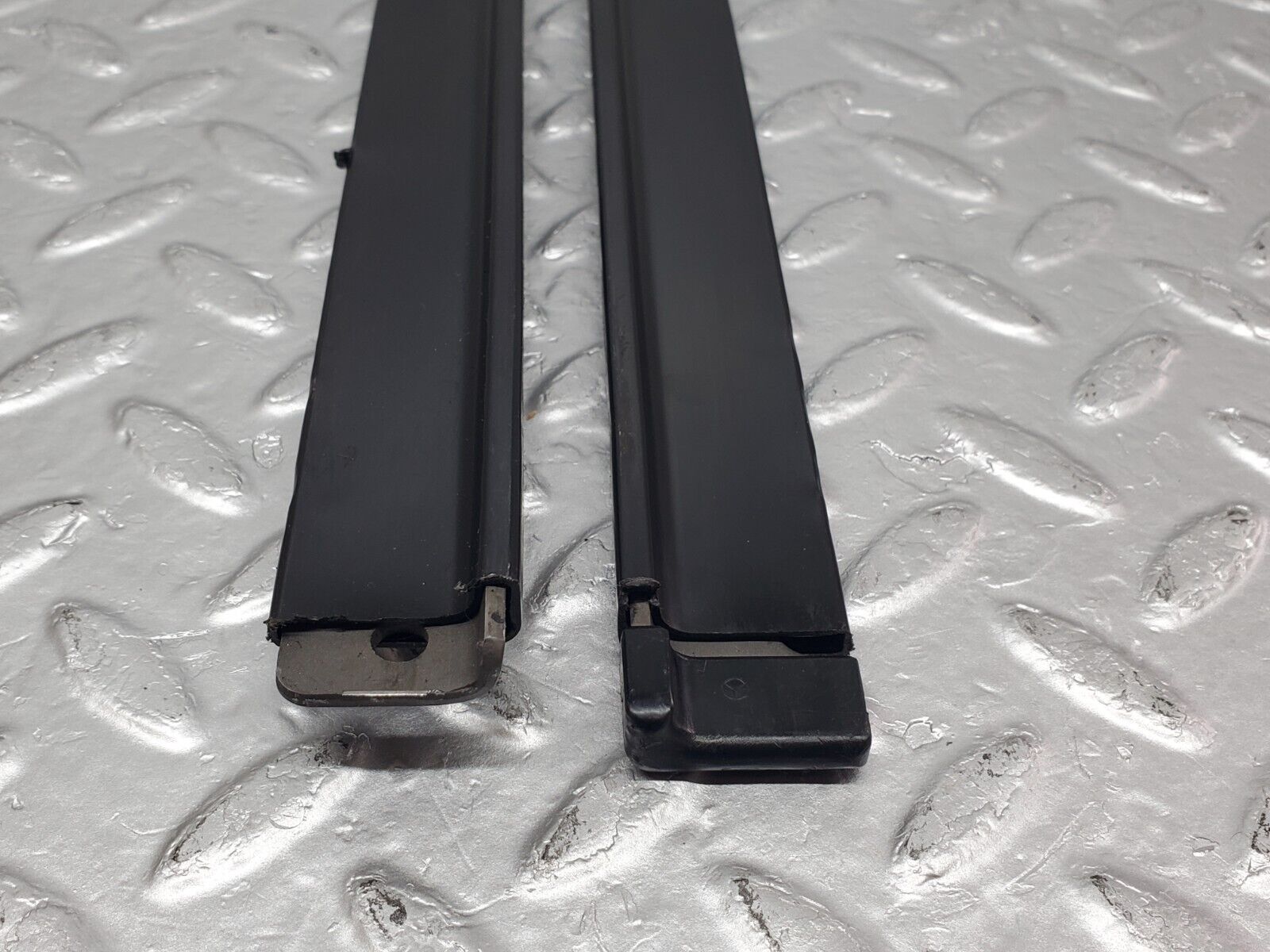 45847 Mercedes-Benz W126 420SE Seat Belt Runner Pair