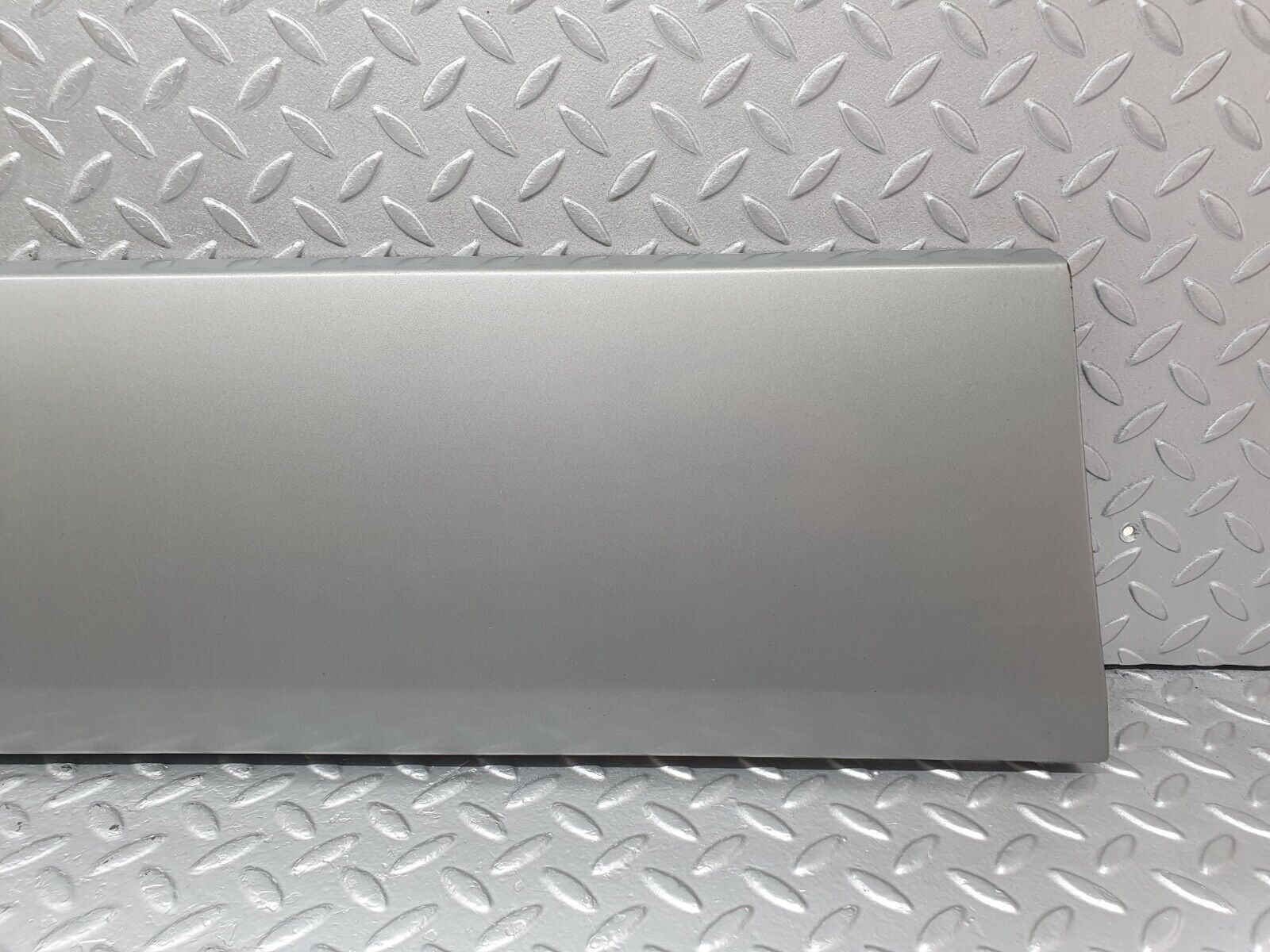 42874 Mercedes-Benz W201 190 2.0L Front Left Door Moulding Trim 2016905540