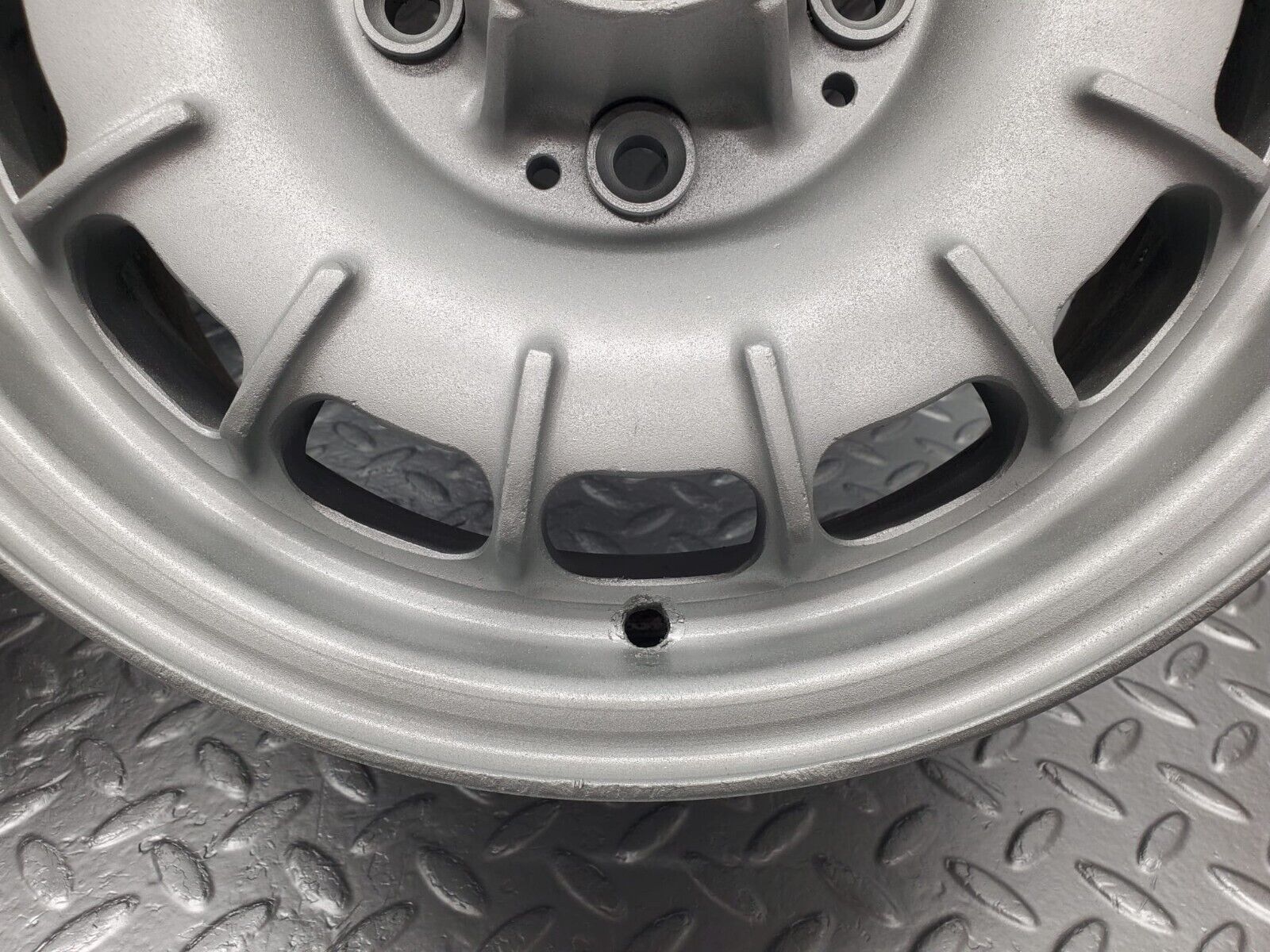 46812 Mercedes-Benz Alloy Wheel Set Mexican Hat 6Jx14H2 ET30 1084000902