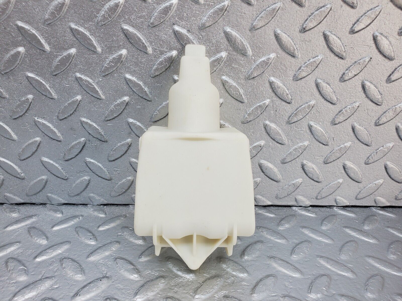 44659 Mercedes-Benz W124 220E Rear Door Lock Vacuum Actuator Cover 1248050590