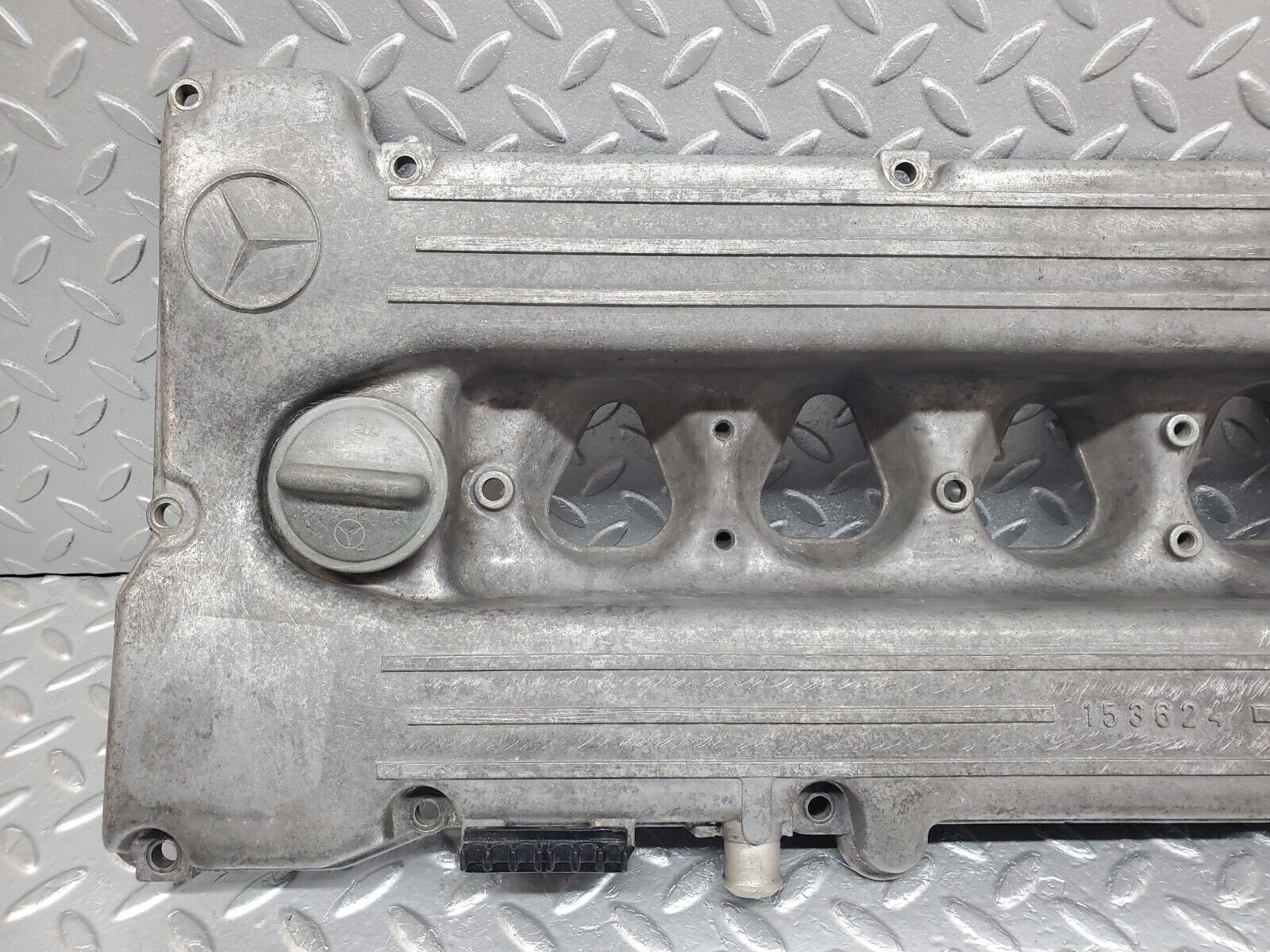 44306 Mercedes-Benz W123 280E Cylinder Head Valve Cover 1100160905