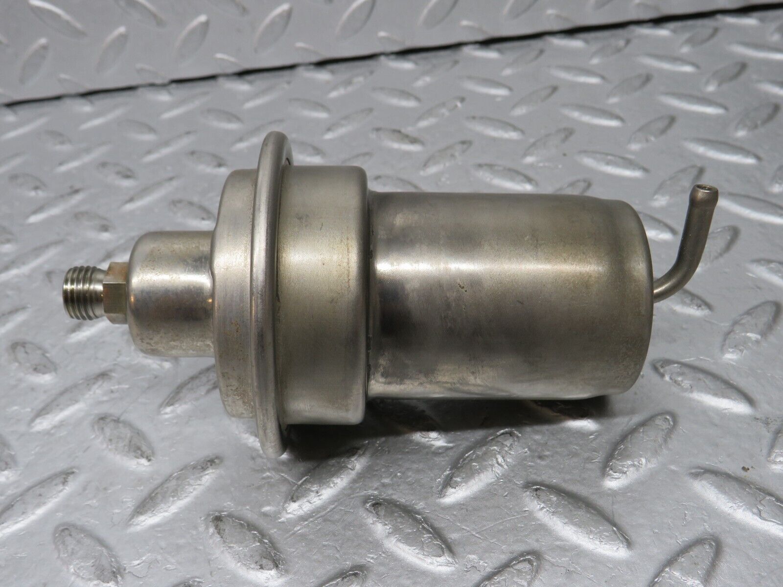 35347 Mercedes-Benz R107 280SL Fuel Pressure Regulator Bosch 0004760421