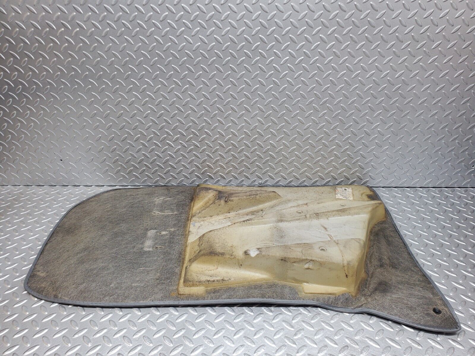 44778 Mercedes-Benz W124 220E Front Left Floor Mat 1246805140