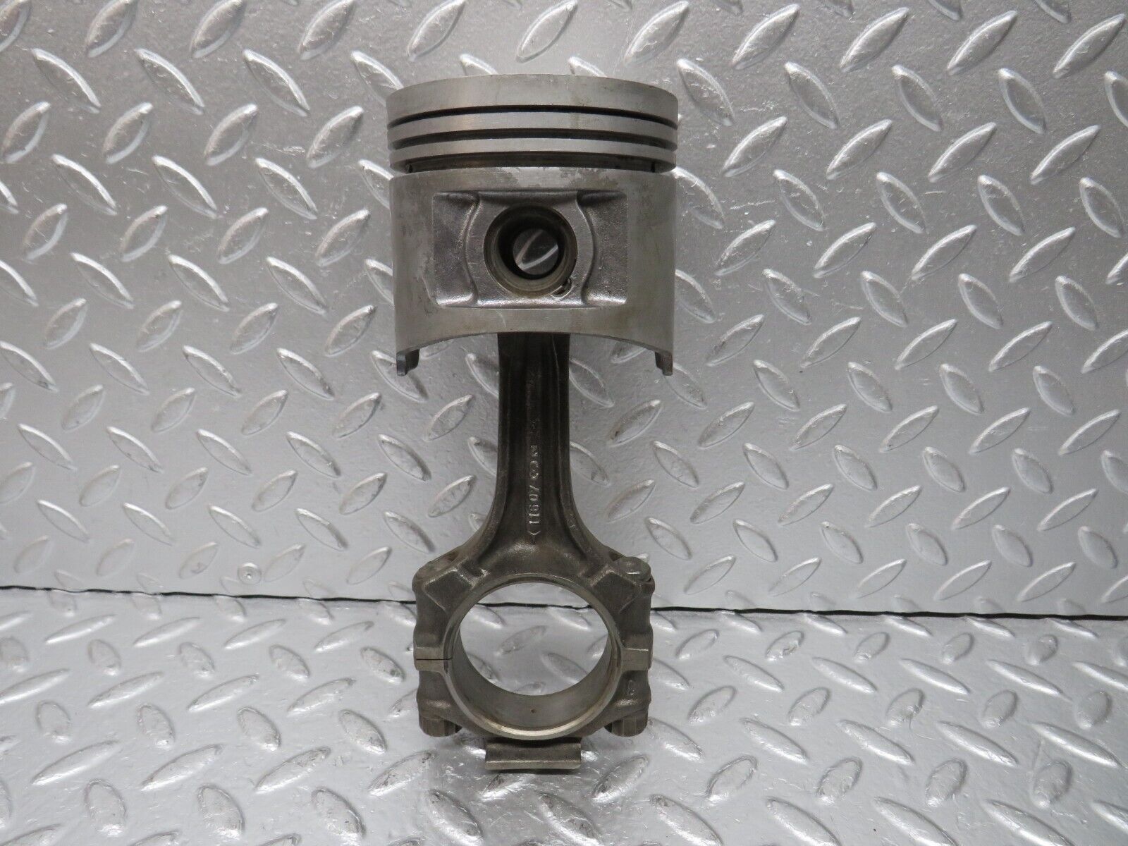 32776 Mercedes-Benz C107 R107 350 V8 Piston With Connecting Rod 92mm 11607