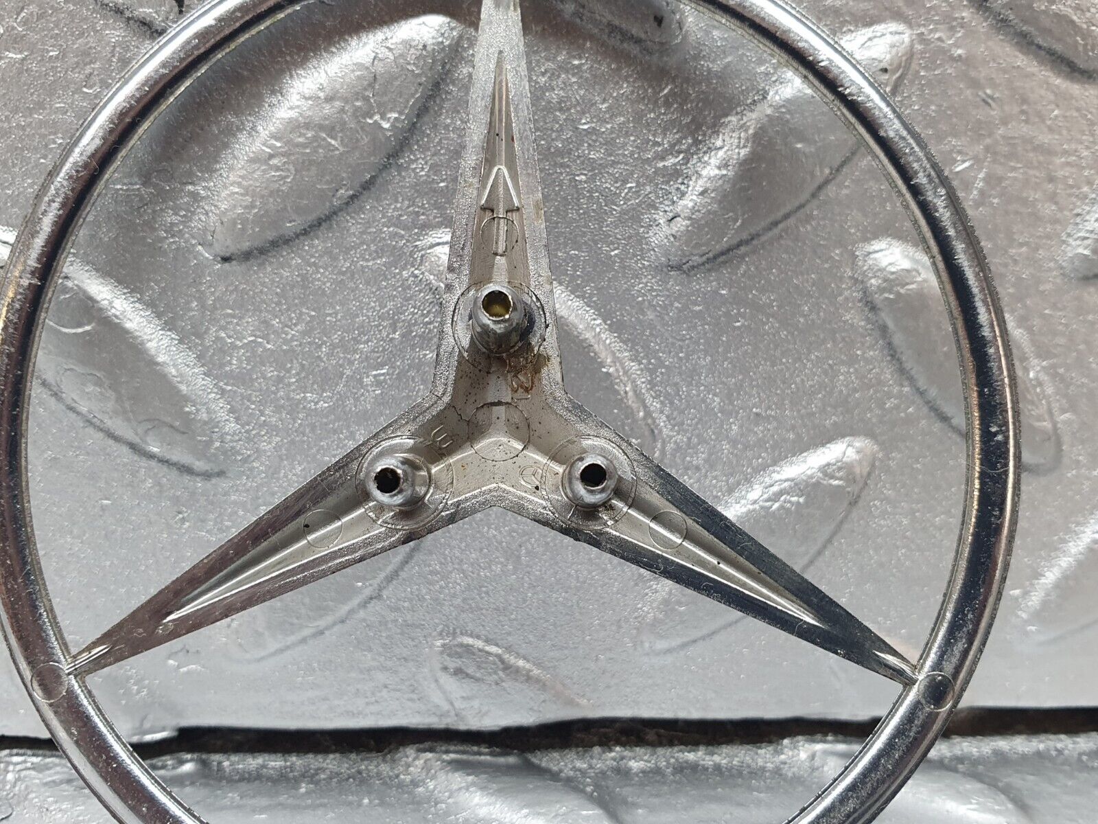 42540 Mercedes-Benz R129 320SL Coupe Trunk Badge Emblem