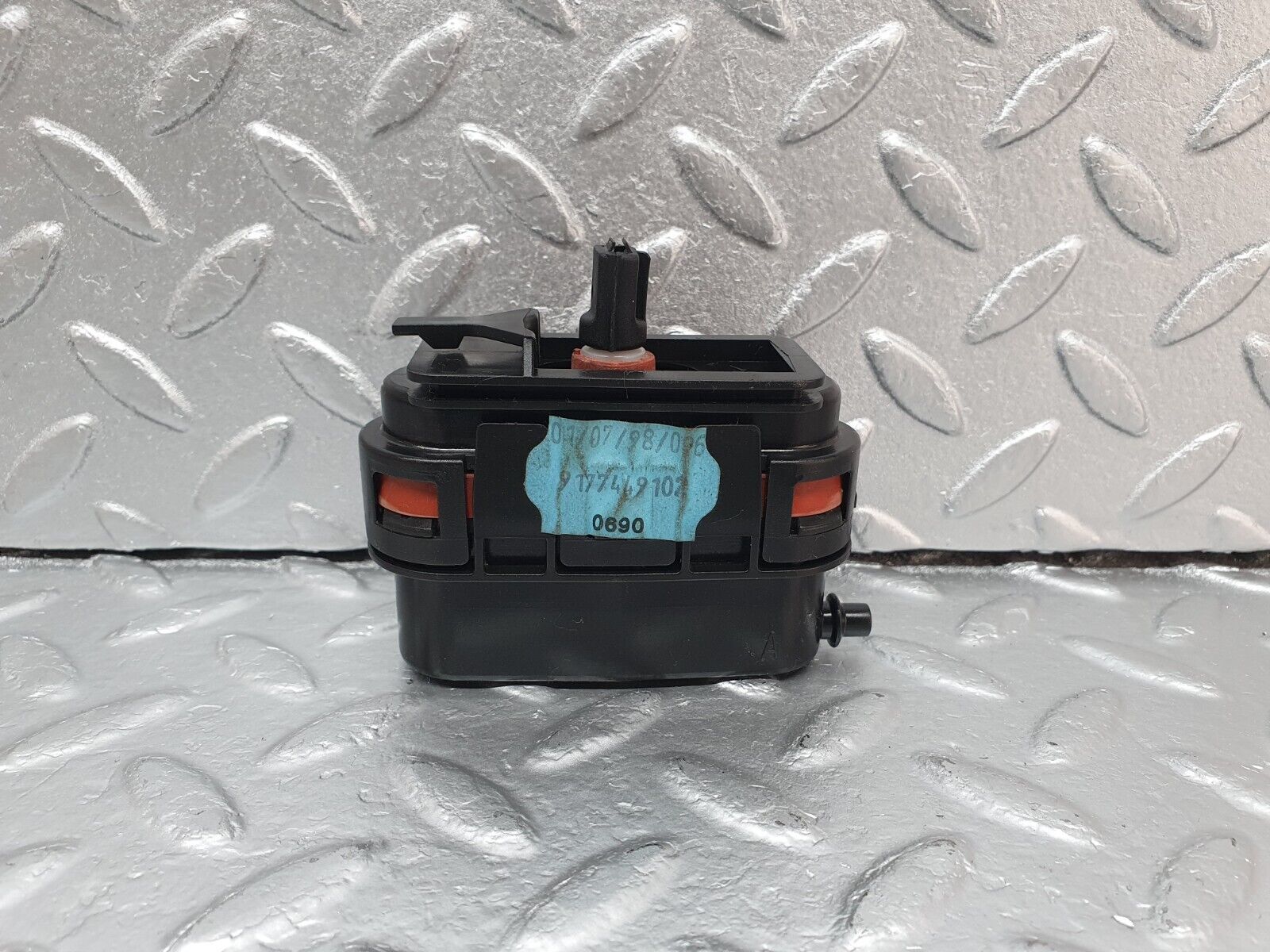 41882 Mercedes-Benz W202 C200 Trunk Lock Vacuum Actuator