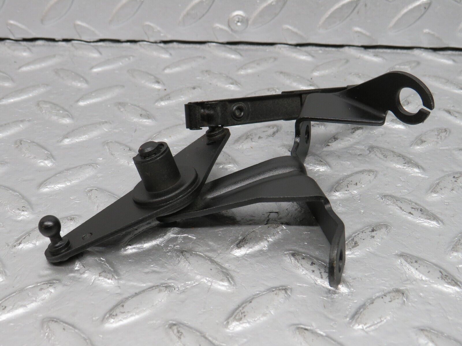 39261 Mercedes-Benz R107 500SL Throttle Linkage