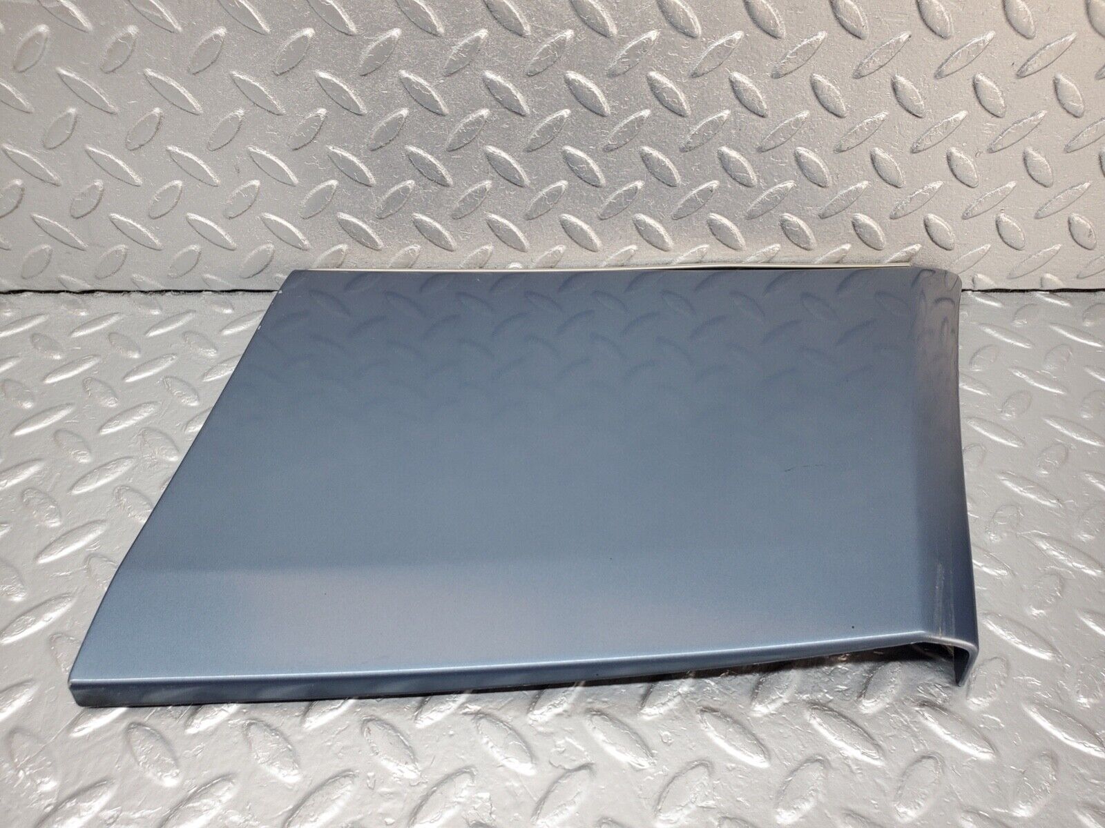 44645 Mercedes-Benz W124 220E Front Right Fender Wing Moulding Trim 1246901440