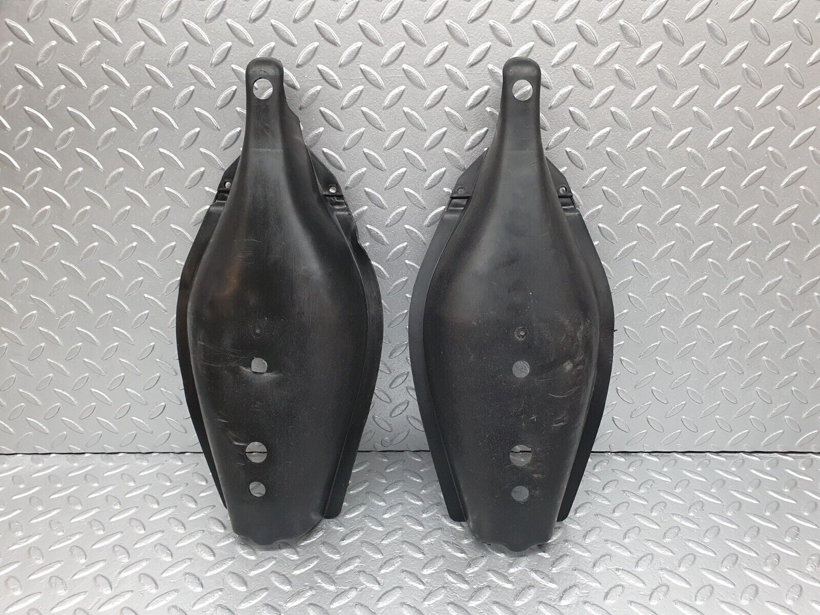 42227 Mercedes-Benz R129 320SL Coupe Rear Control Arm Cover 2X 1293520188