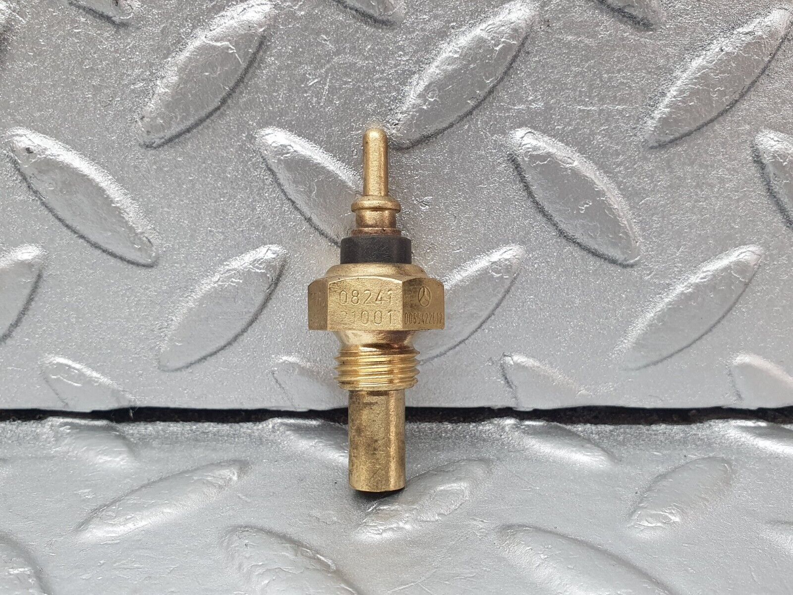 43662 Mercedes-Benz C126 380SEC Coupe Coolant Temperature Sensor Beru 0824121001