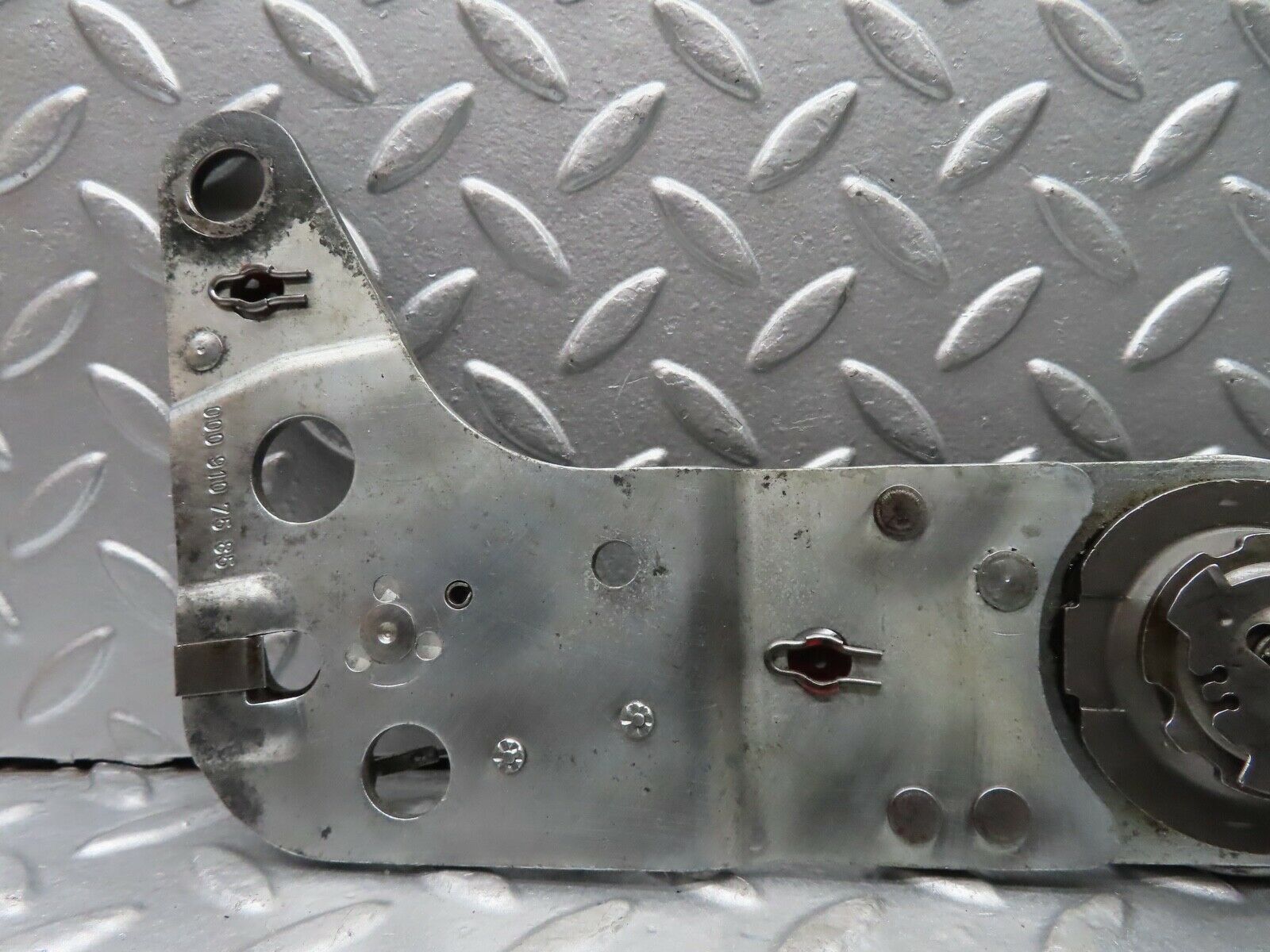 20553 Mercedes-Benz R107 450SL Front Right Seat Hinge 0009107585