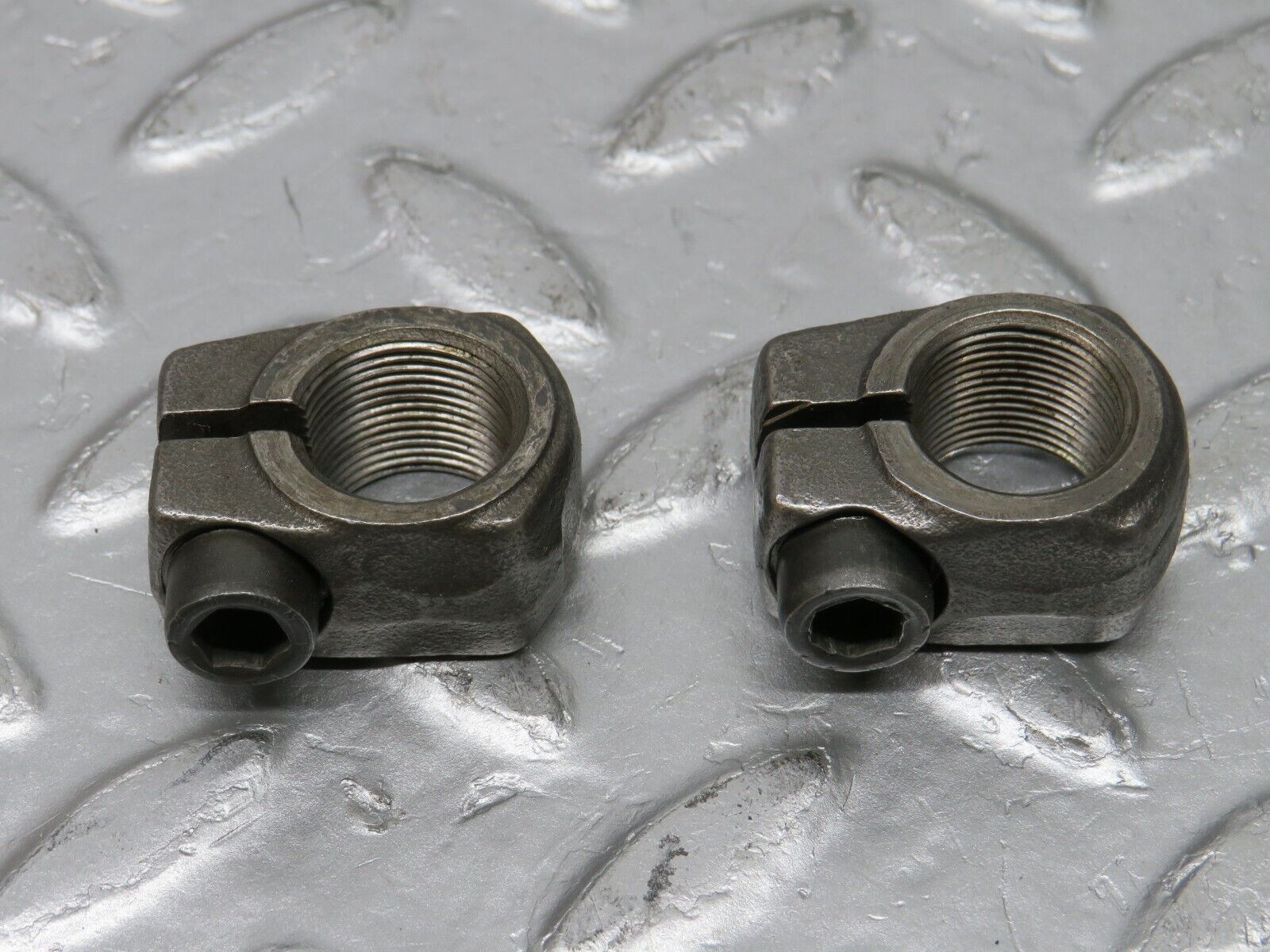 33016 Mercedes-Benz C107 R107 350 V8 Wheel Hub Locking Cap