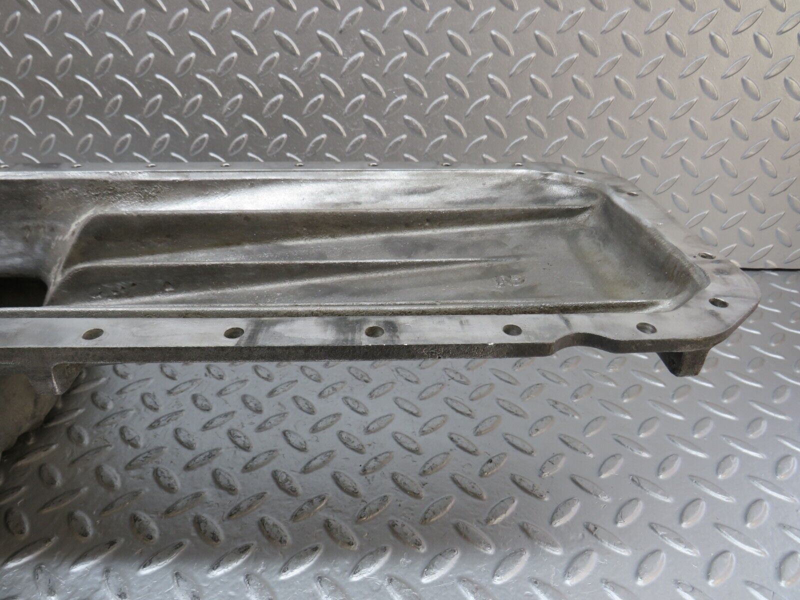 32845 Mercedes-Benz C107 R107 350 V8 Oil Pan Oil Sump 1160102913