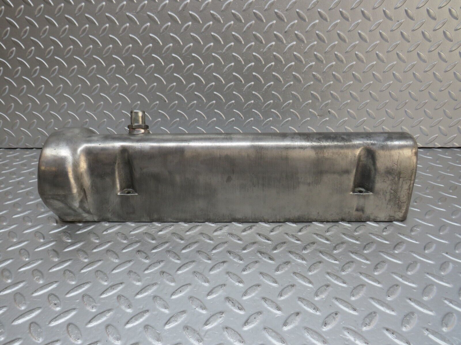 32844 Mercedes-Benz C107 R107 350 V8 Cylinder Head Valve Cover Left 1160161805