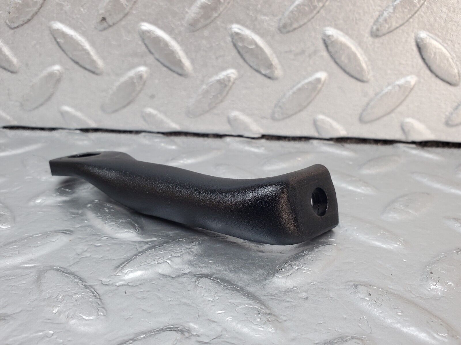 45400 Mercedes-Benz 280E M110.983 Power Steering Pump Holder Bracket