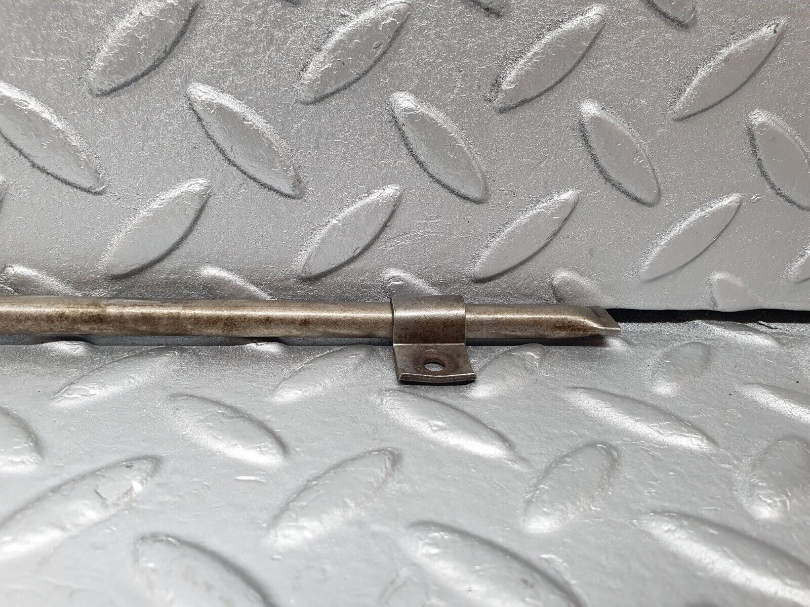 43420 Mercedes-Benz W108 280SE Camshaft Oil Tube