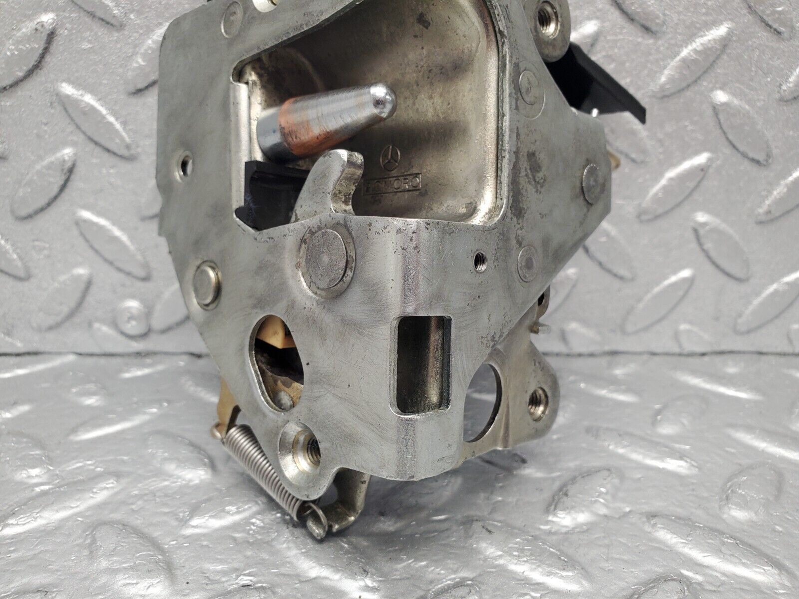 46383 Mercedes-Benz C123 280CE Coupe Left Door Lock Mechanism 1237230308