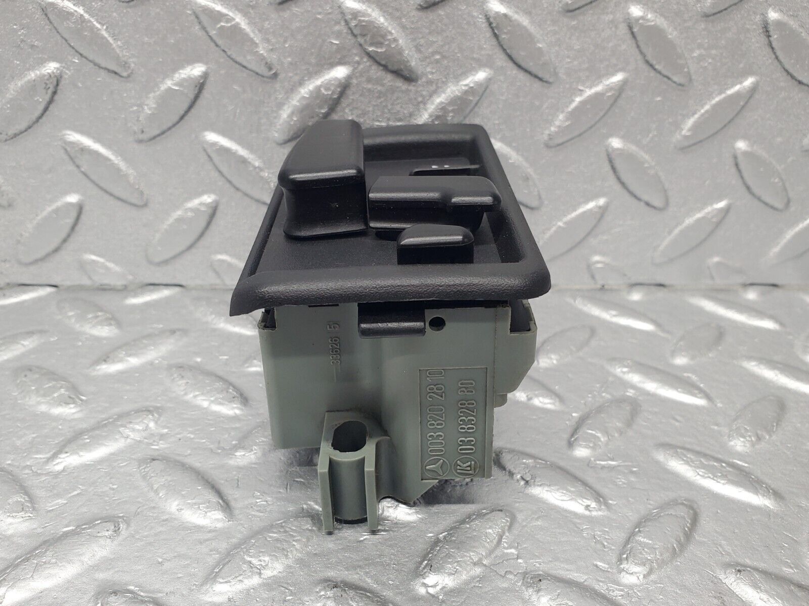 46053 Mercedes-Benz W126 420SE Front Right Seat Adjust Switch 0038202810