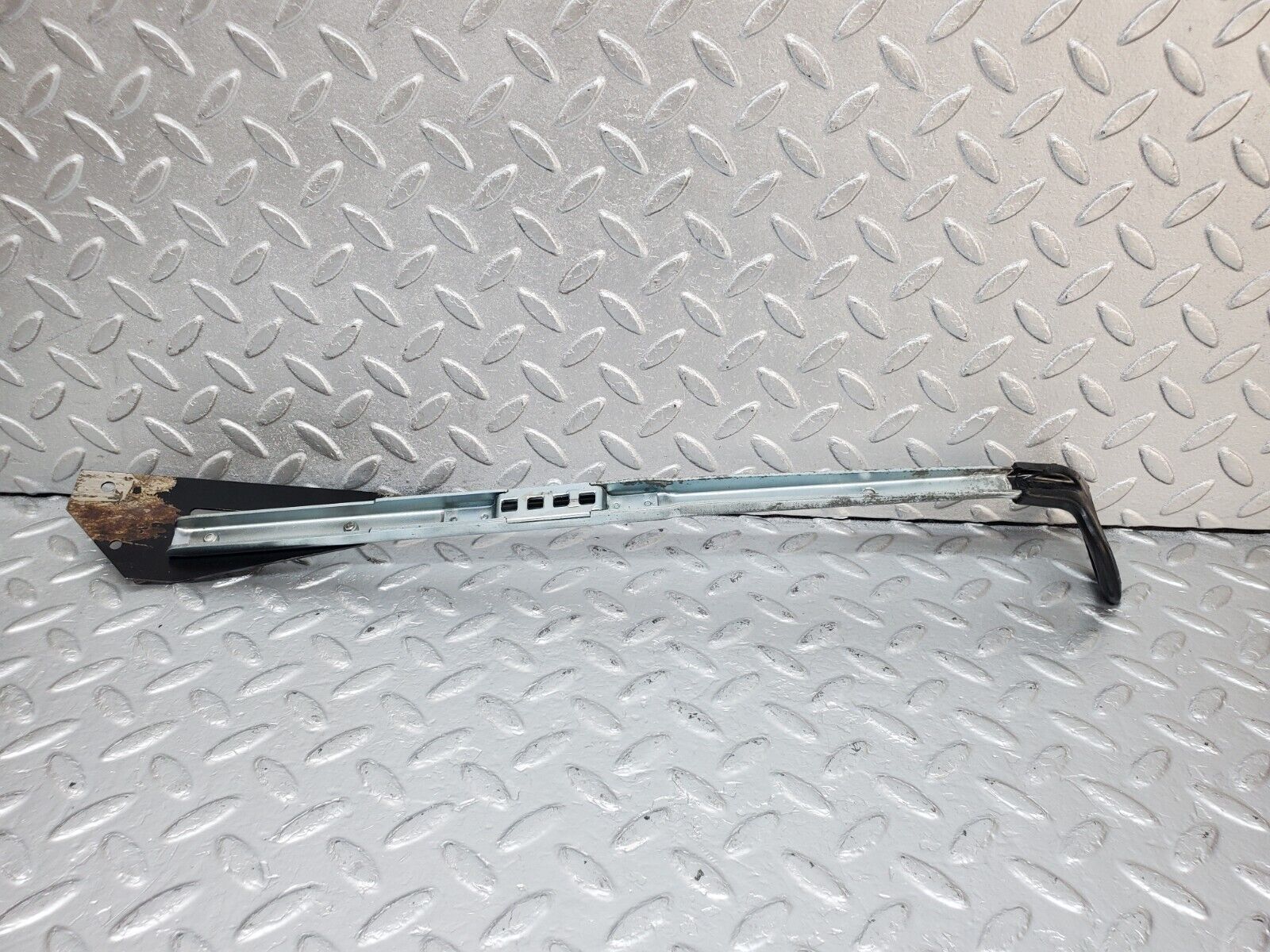 44415 Mercedes-Benz W123 280E Front Left Seat Sliding Adjust Handle