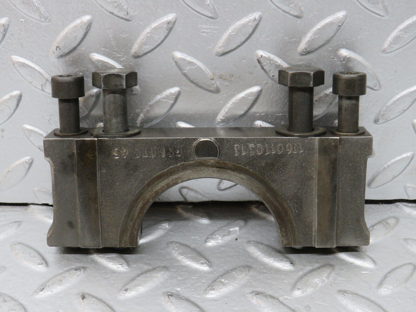 32869 Mercedes-Benz C107 R107 350 V8 Crankshaft Bearing Block 1160110312