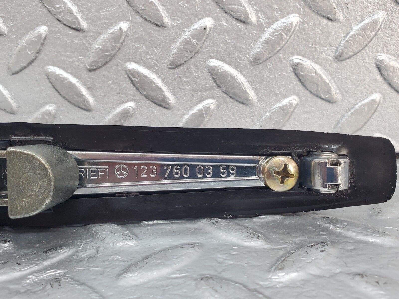 44393 Mercedes-Benz W123 280E Rear Right Exterior Door Handle 1237600359 1237660005