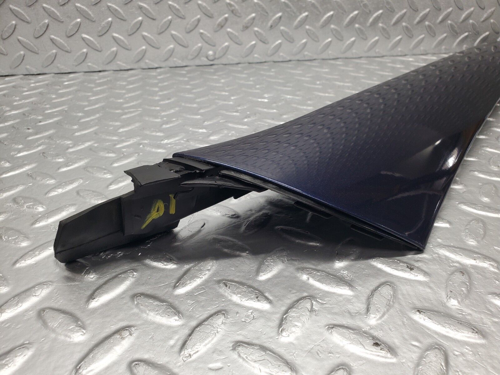 46758 Mercedes-Benz R129 320SL Coupe A Pillar Exterior Trim Left 1296980118 1296980198