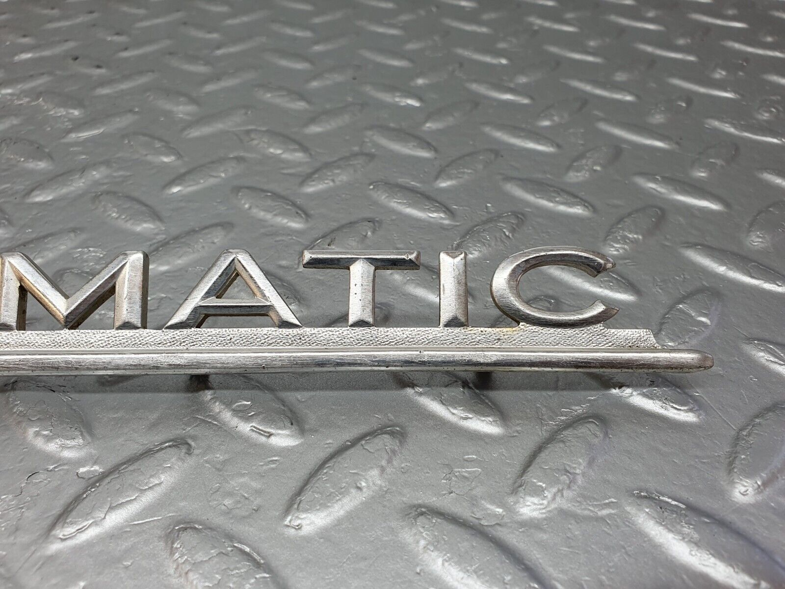 43183 Mercedes-Benz W108 280SE Trunk Badge Emblem Automatic