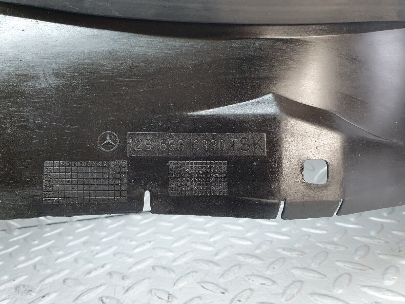 42584 Mercedes-Benz R129 320SL Coupe Front Left Inner Fender Wing Splash Guard 1296980330 1296900130