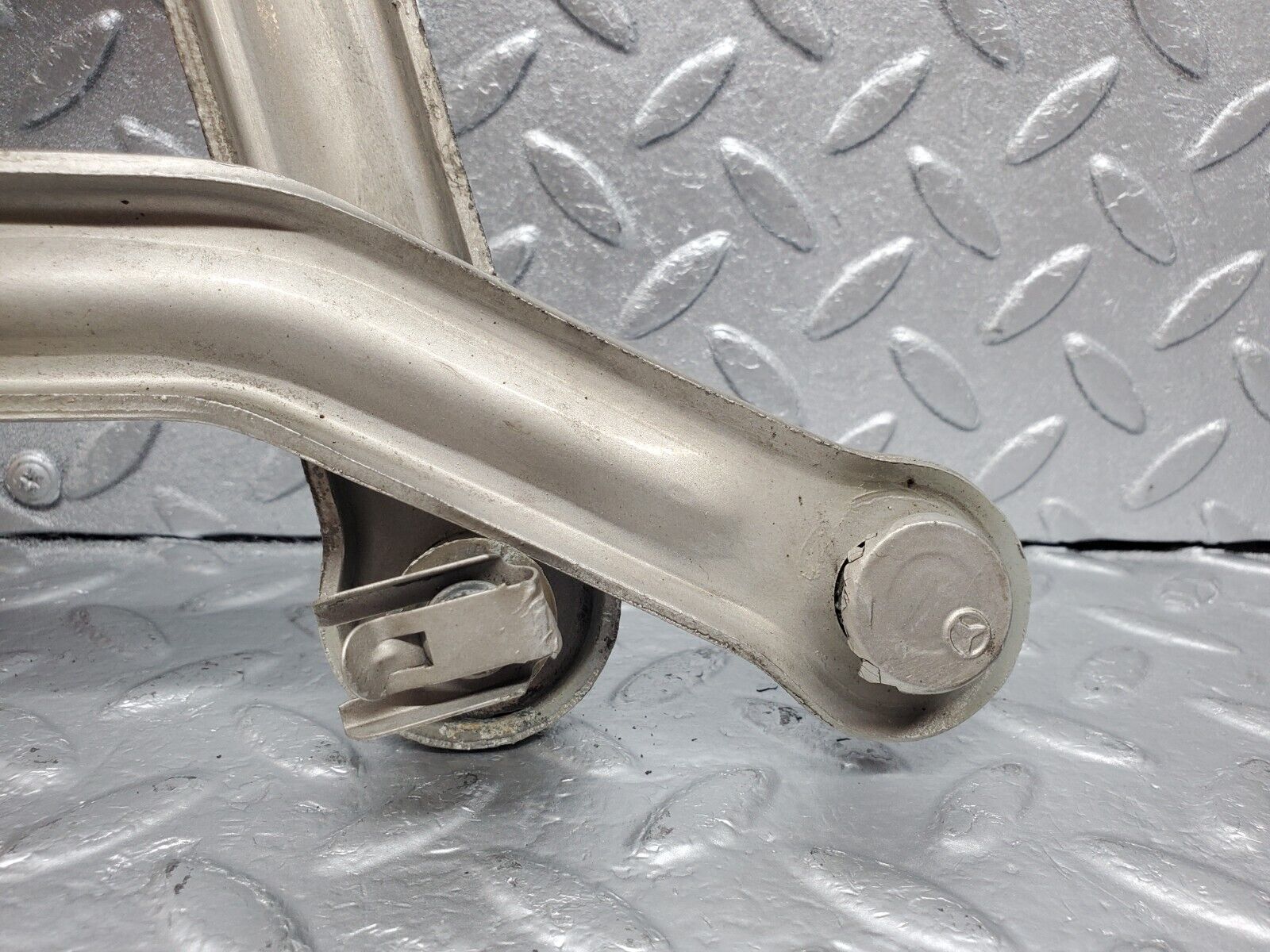 45797 Mercedes-Benz W126 420SE Bonnet Hinge Left Side