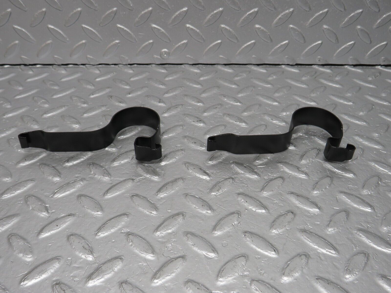 40176 Mercedes-Benz R107 350SL Radiator Fan Shroud Holder Bracket 2x