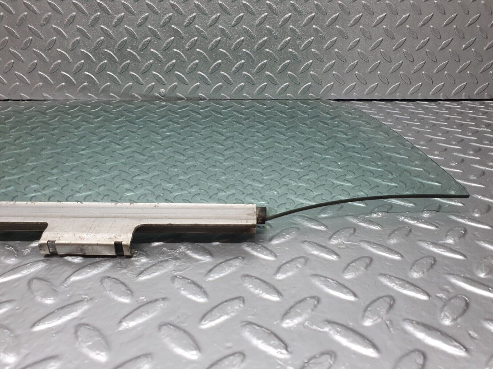 41991 Mercedes-Benz W202 C200 Rear Left Door Window Glass