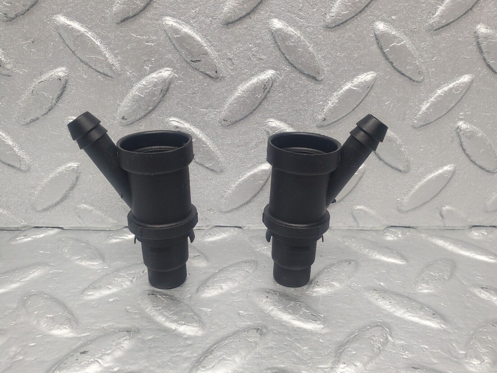 46037 Mercedes-Benz W126 420SE Fuel Injector Holder 2X