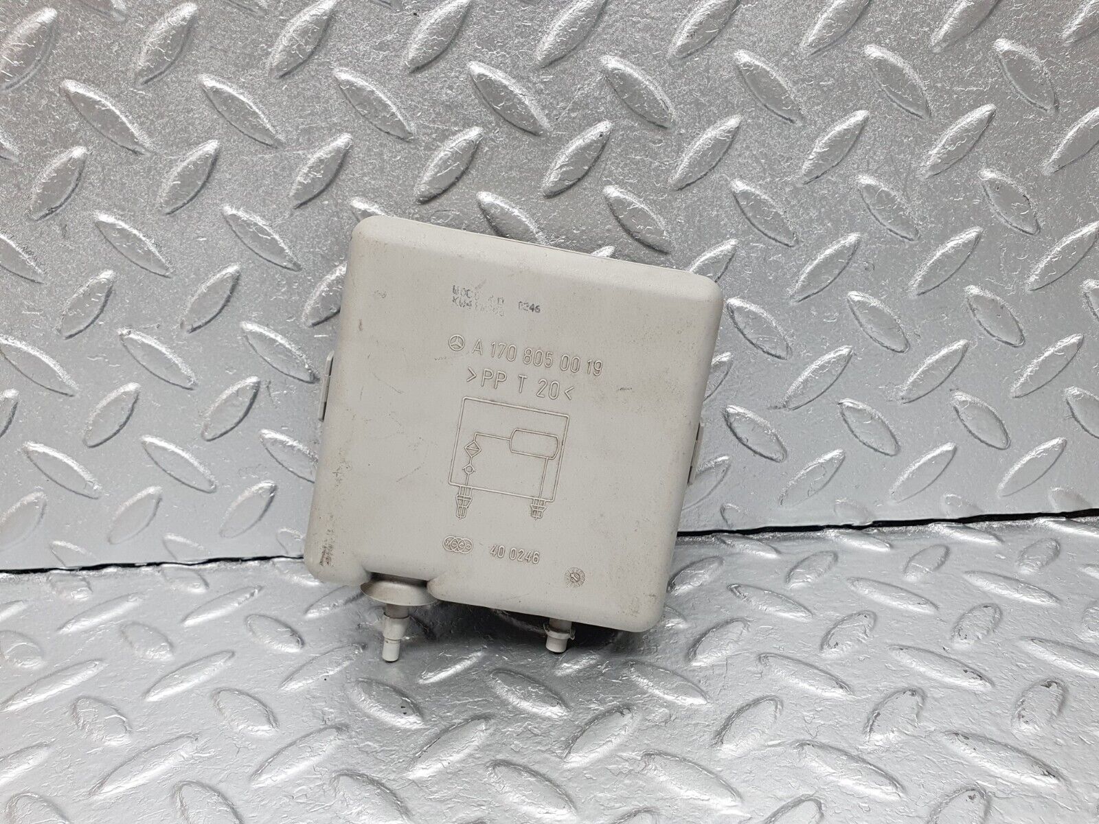 41865 Mercedes-Benz W202 C200 Vacuum Reservoir 1708050019