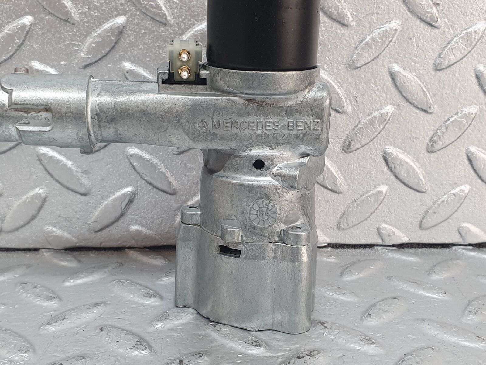 44026 Mercedes-Benz C123 230CE Coupe Steering Lock Ignition Switch With Key