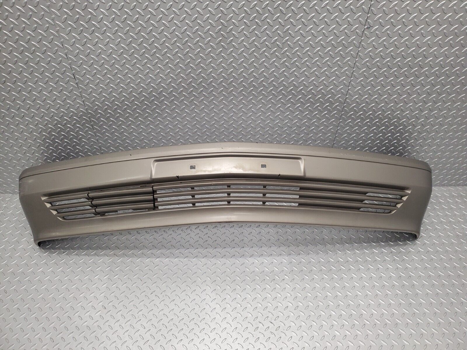 46099 Mercedes-Benz W126 420SE Front Bumper 1268802440 1268800205