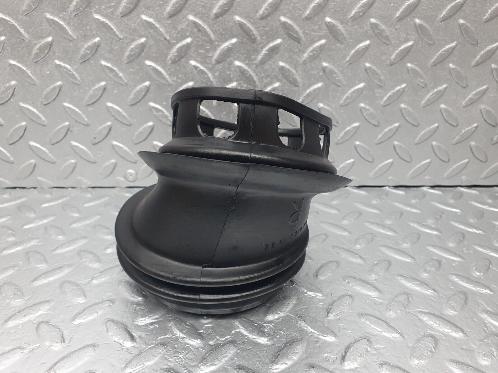 43609 Mercedes-Benz C126 380SEC Coupe Fuse Box Rubber Grommet 1265450146