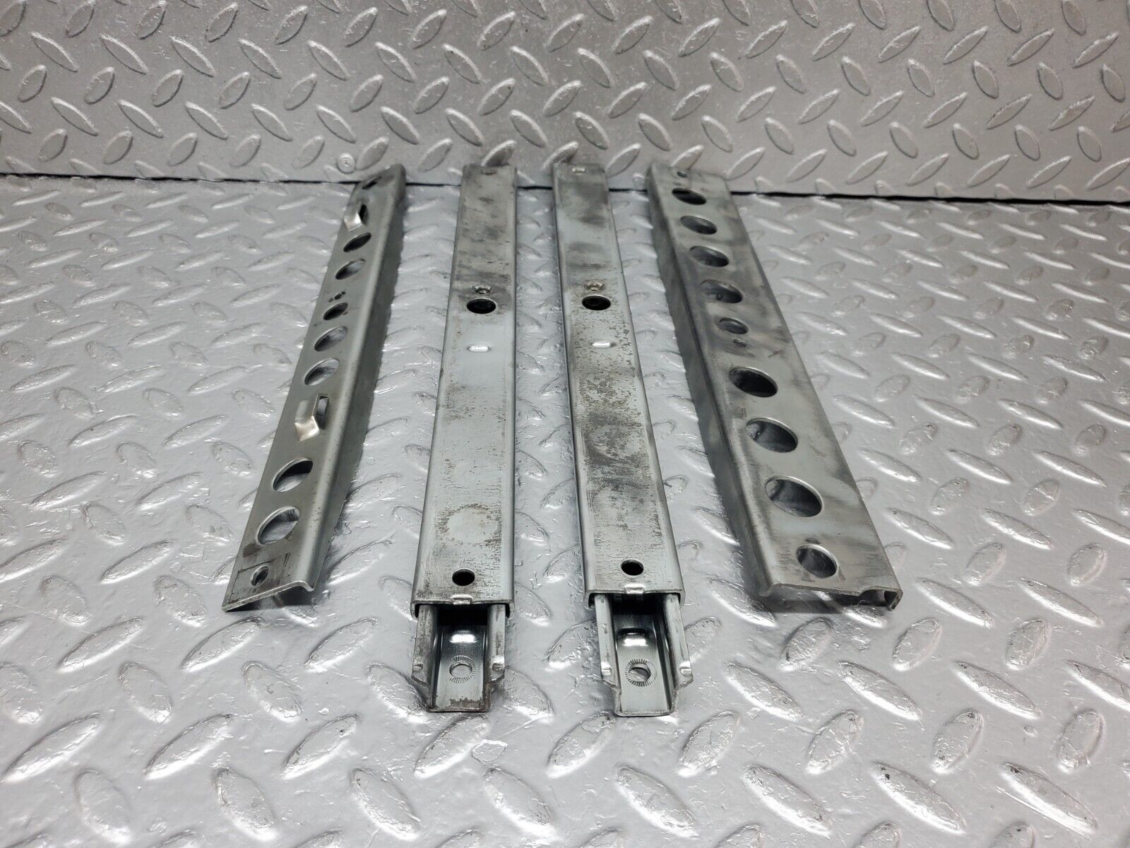 44532 Mercedes-Benz W123 280E Front Right Seat Rail Pair