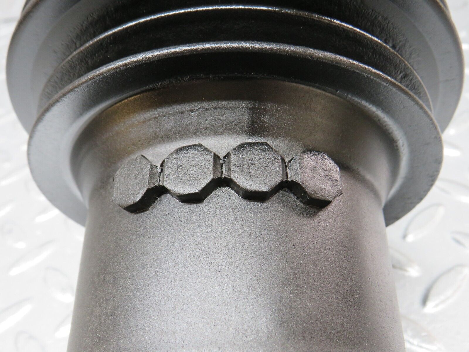 32943 Mercedes-Benz C107 R107 450 V8 Crankshaft Pulley