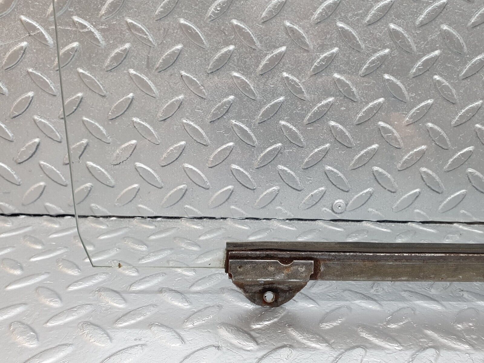 43218 Mercedes-Benz W108 280SE Front Right Door Window Glass