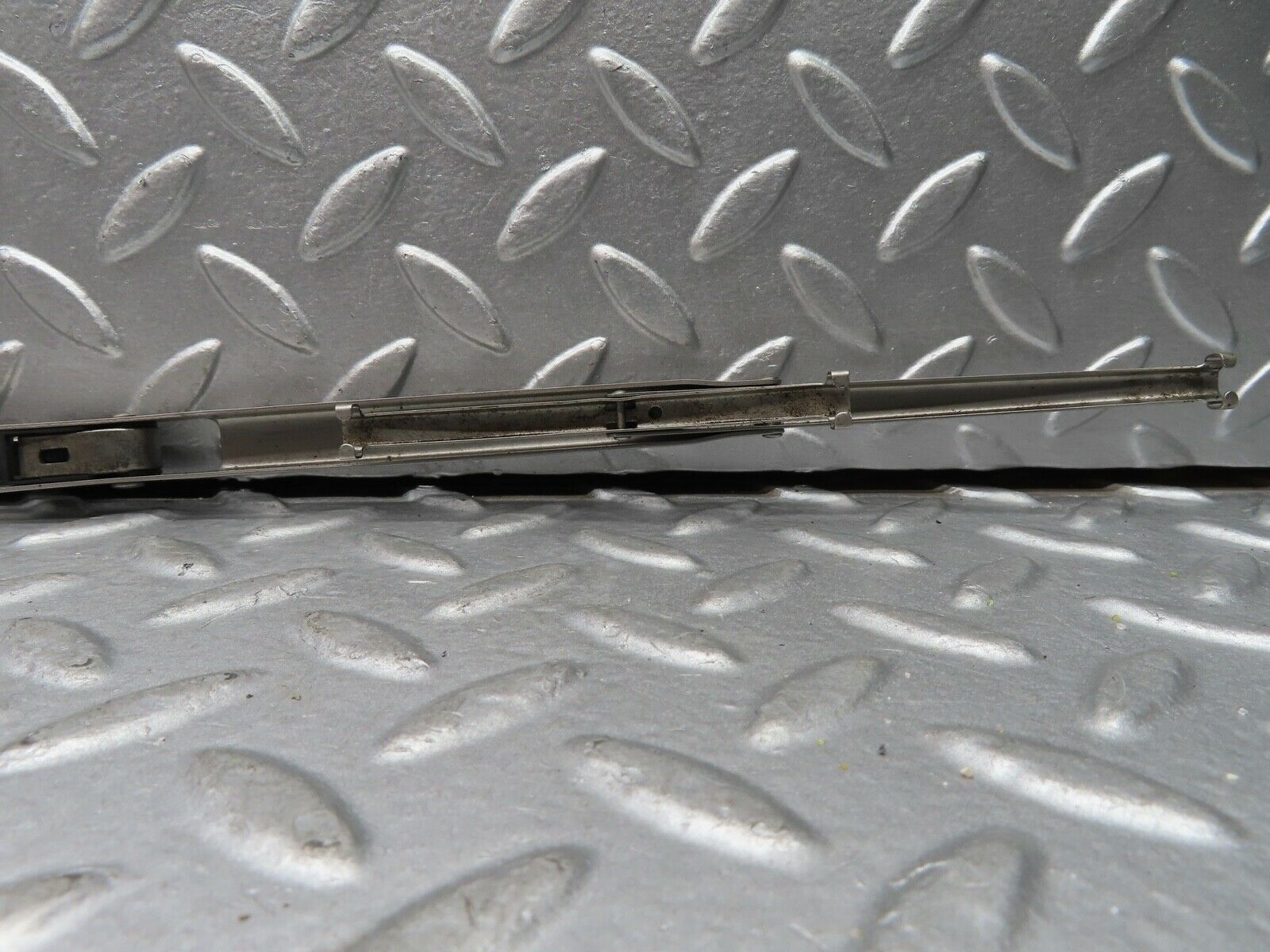 20556 Mercedes-Benz R107 450SL Wiper Arm Bosch Right Side