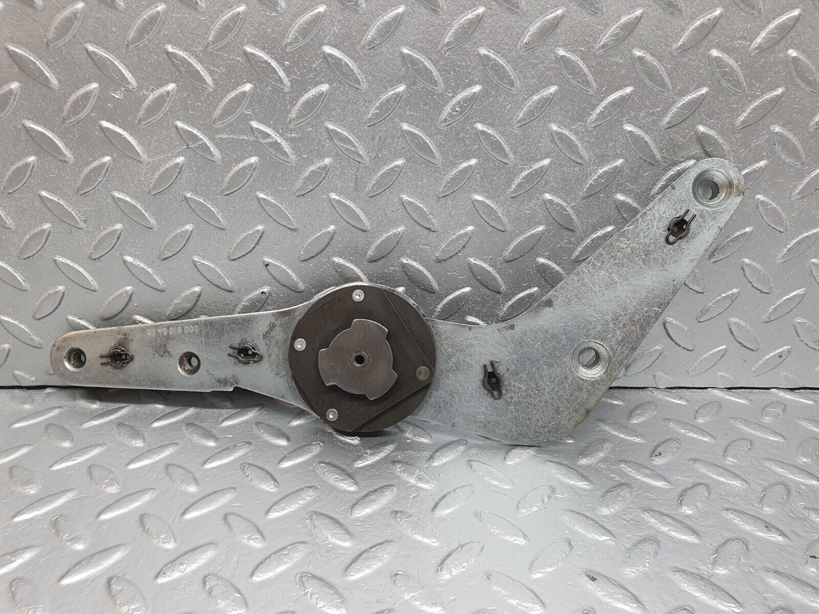 43331 Mercedes-Benz W108 280SE Front Right Seat Hinge Pair With Rod 0009106586 0009106485