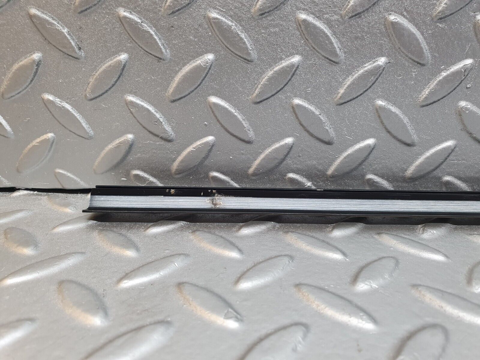 42611 Mercedes-Benz R129 320SL Coupe Left Door Window Moulding Trim