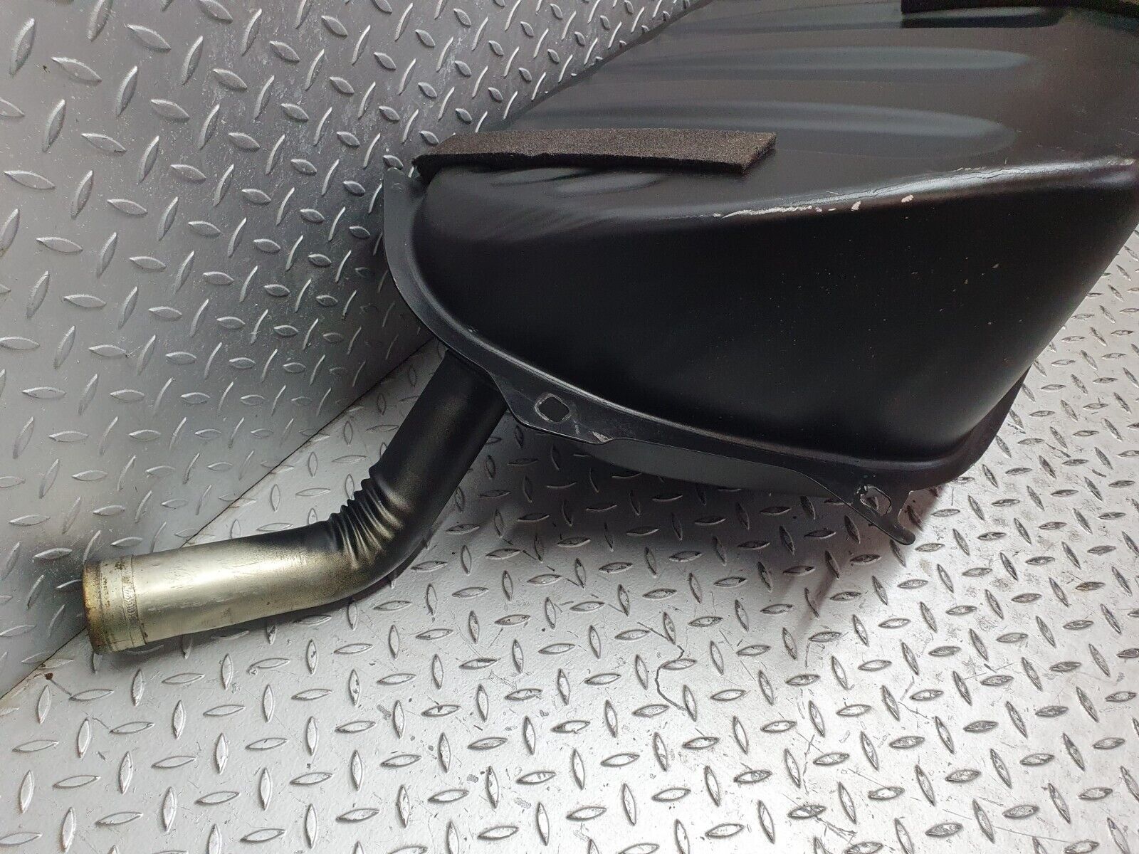 41732 Mercedes-Benz W124 200E Fuel Tank 2014710521