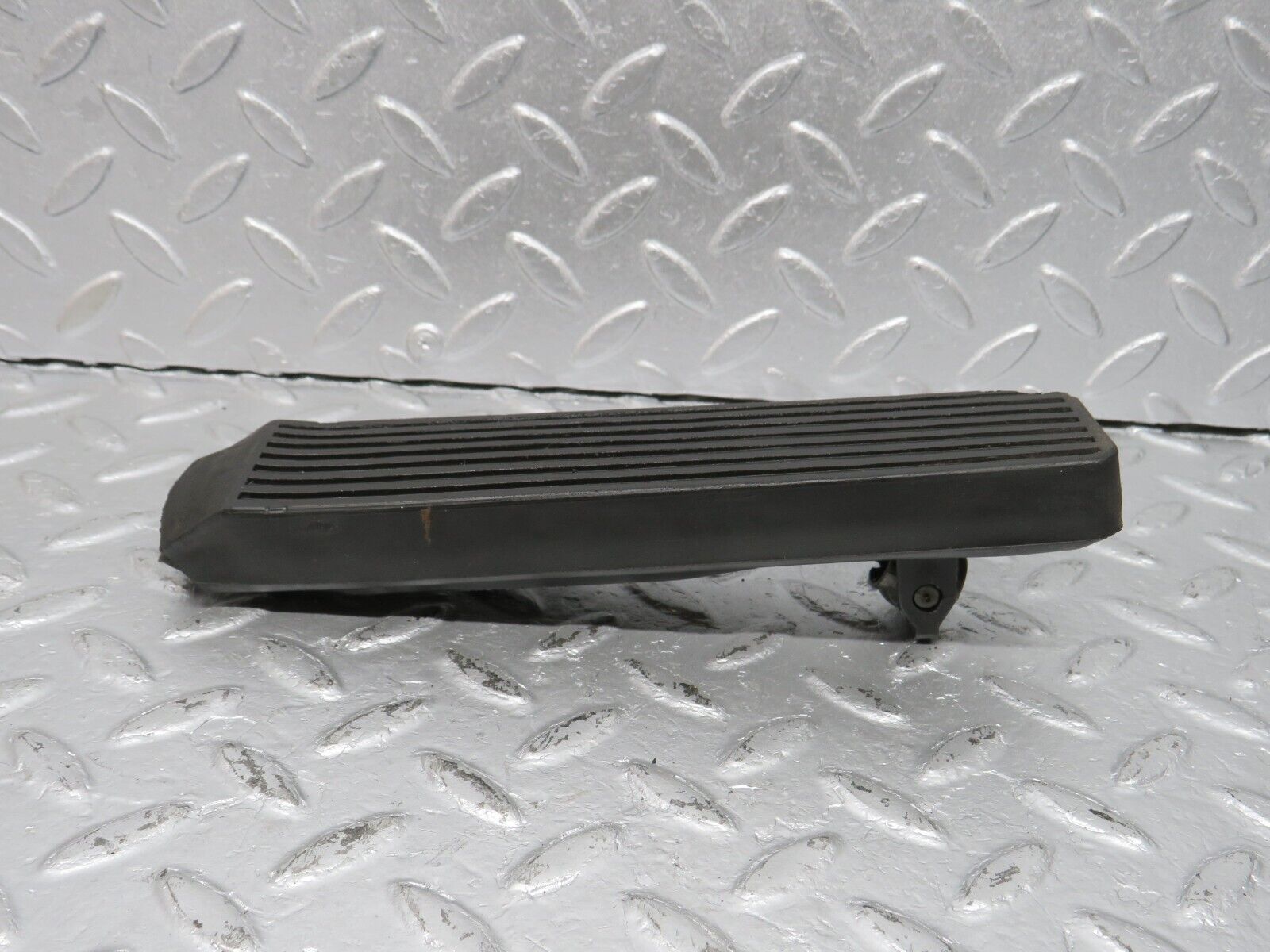 40111 Mercedes-Benz R107 350SL Accelerator Pedal With Rubber 1163010182
