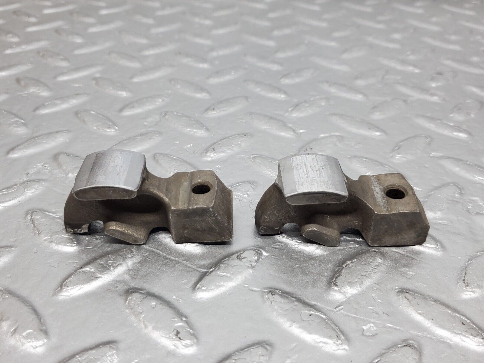 45477 Mercedes-Benz 280E M110.988 Valve Rocker Arm With Retaining Spring