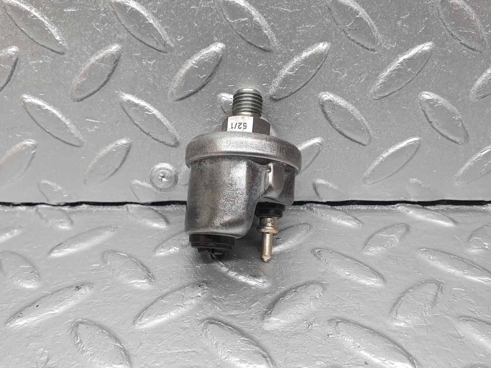 41662 Mercedes-Benz W124 200E Oil Pressure Sensor VDO