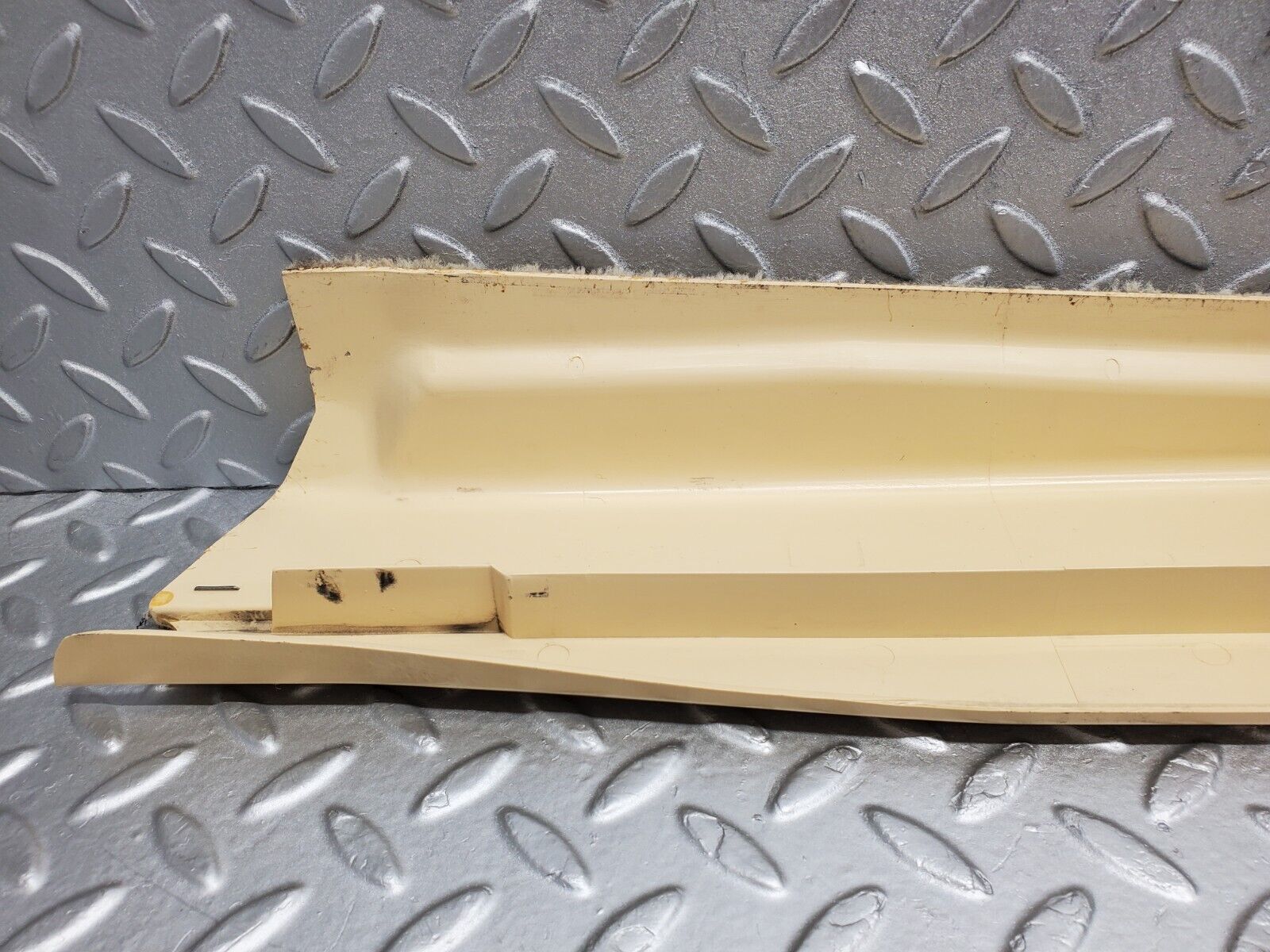 46816 Mercedes-Benz R129 320SL Coupe Left Door Sill Trim Beige 1296800135