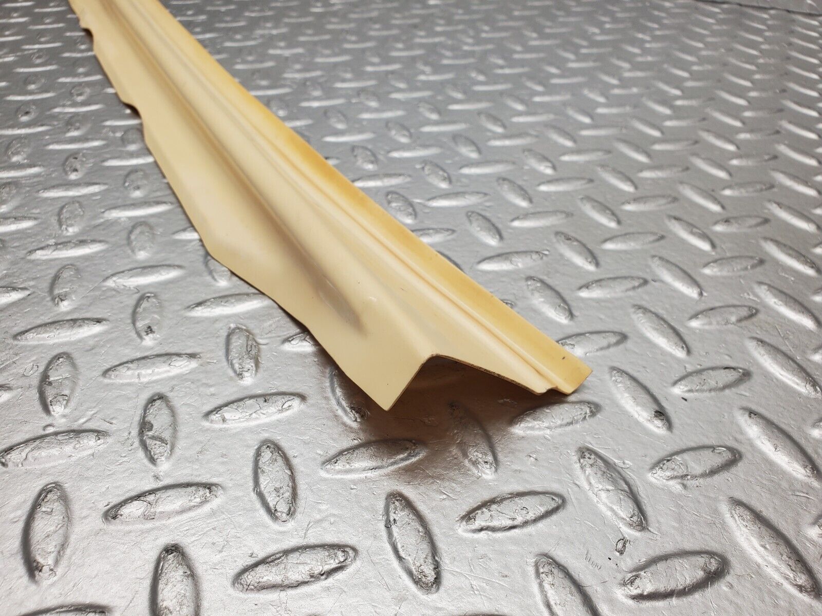 46742 Mercedes-Benz R129 320SL Coupe Right Door Sill Trim Beige 1297271088