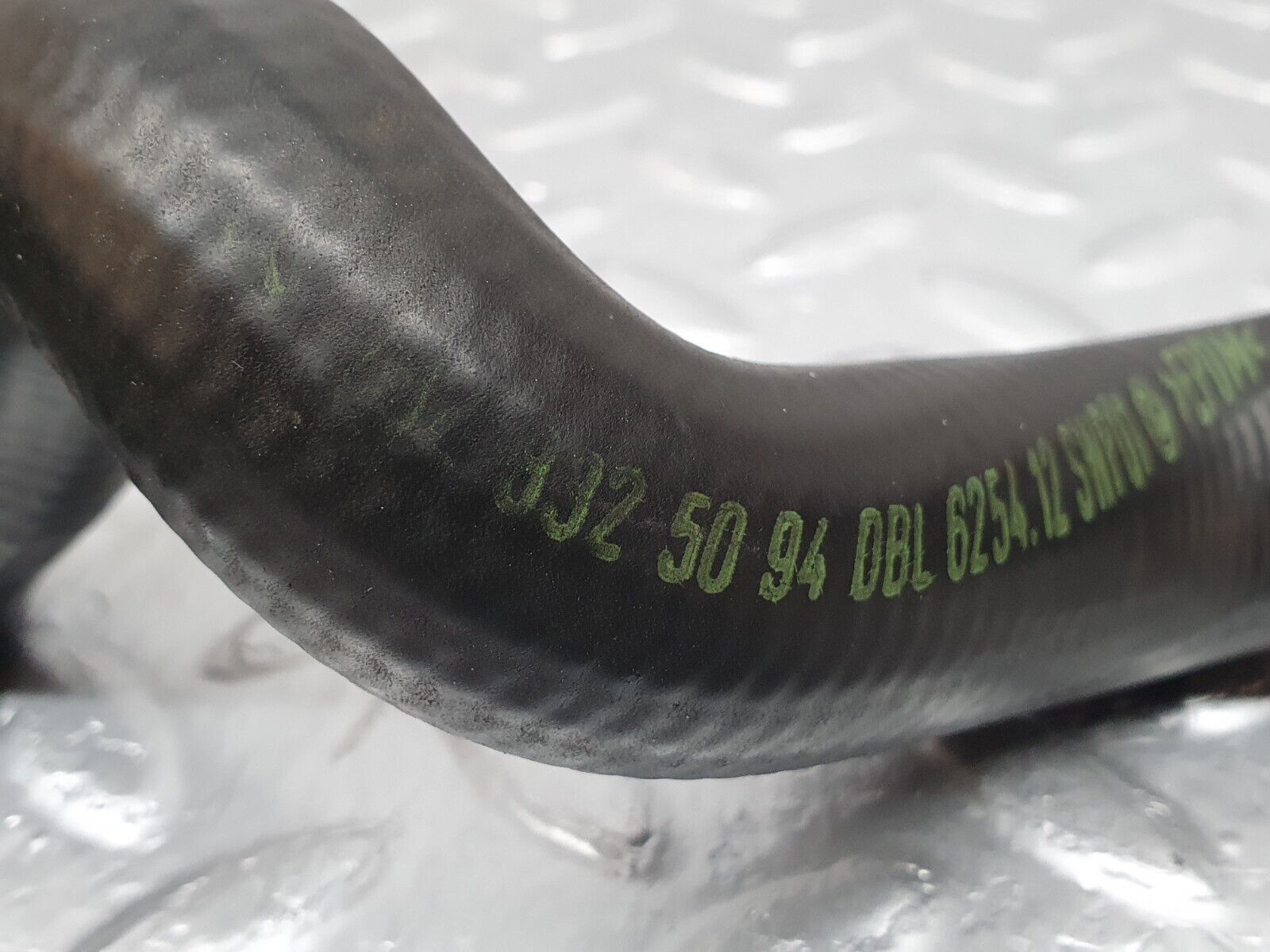 42069 Mercedes-Benz W202 C200 Water Hose Pipe 2028325094 2108320594