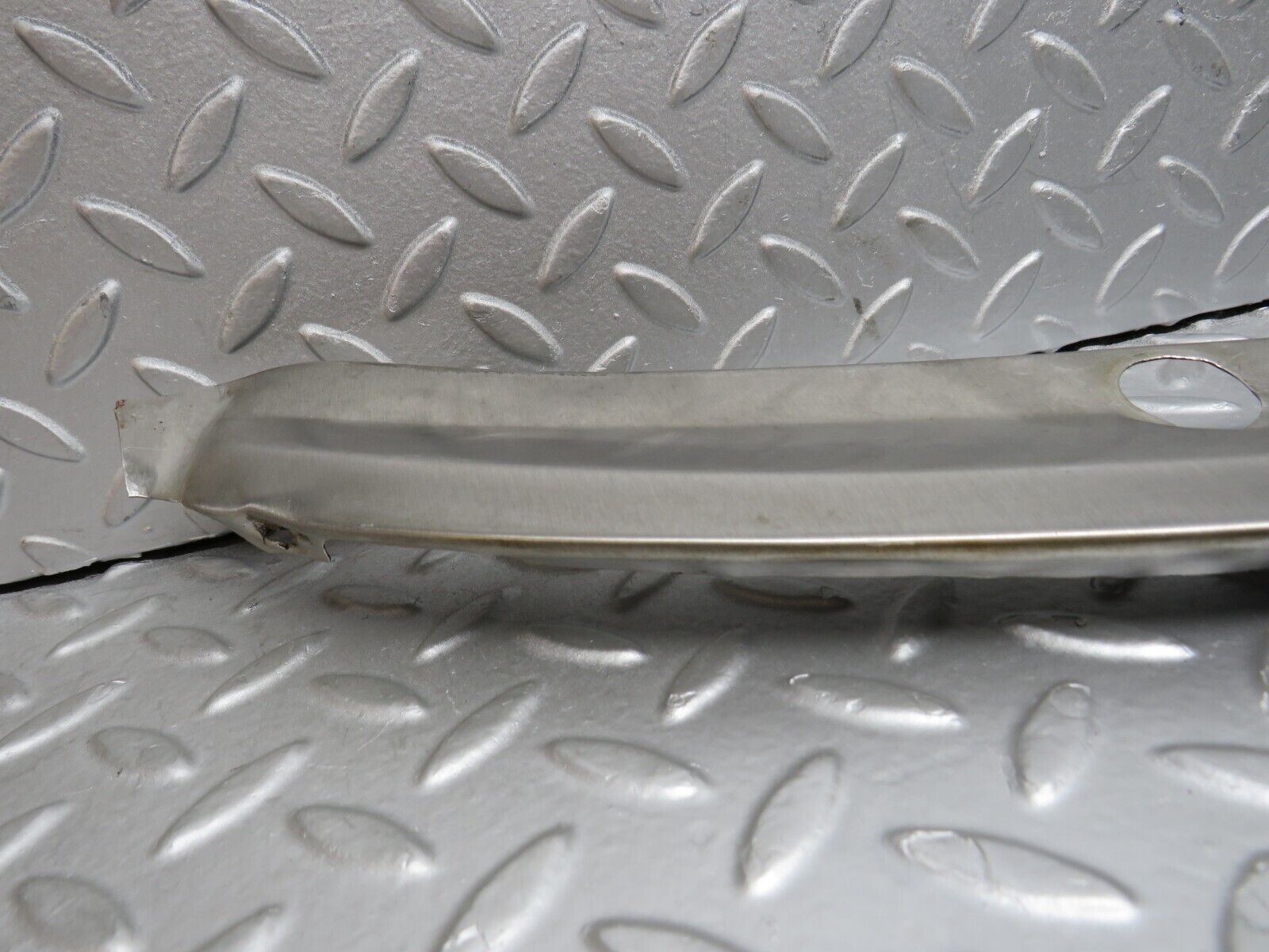 39865 Mercedes-Benz R107 350SL Windscreen Top Chrome Trim